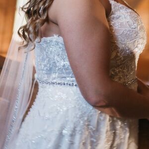 Elegant White Lace Wedding Dress